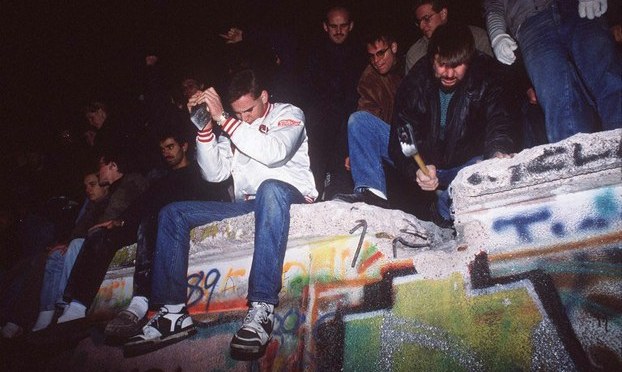 Ký ức 25 năm cuộc cách mạng nhung: Bức tường Berlin sụp đổ